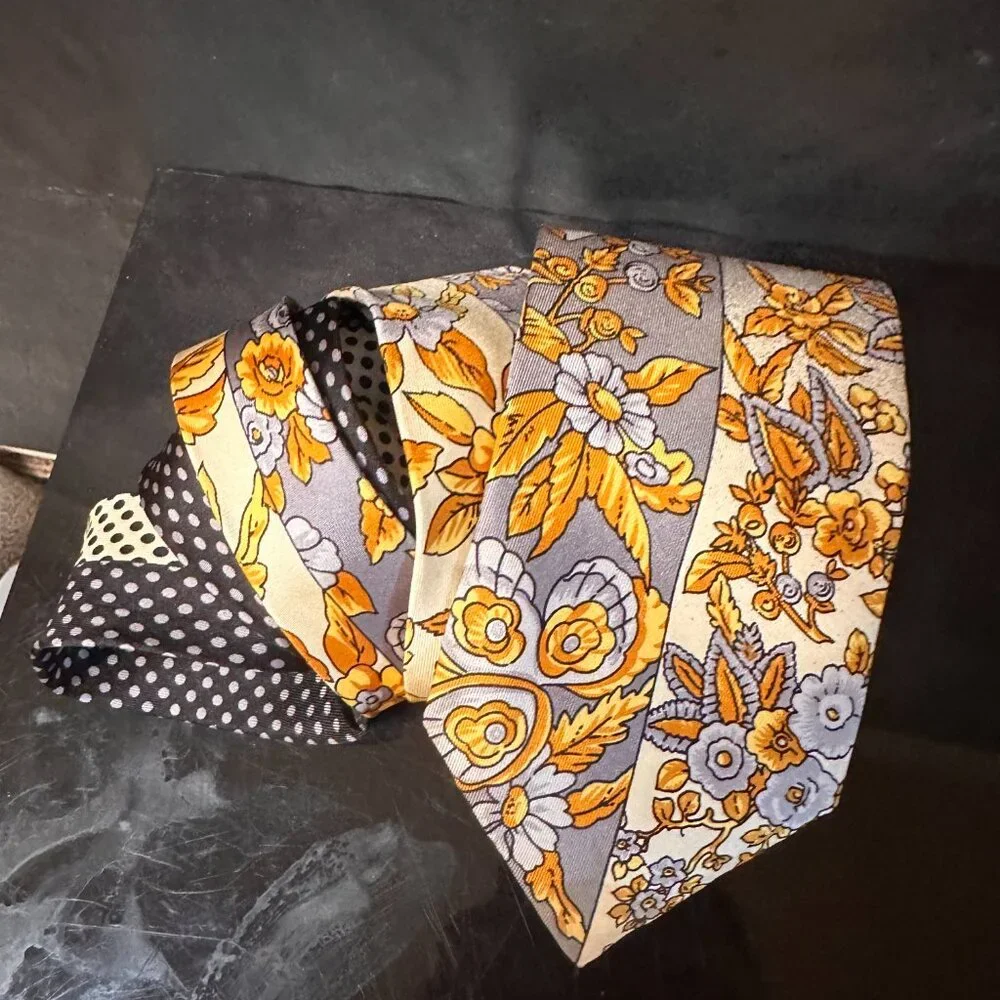 Gianni Versace Tie Mens Silk Necktie Baroque Black Yellow Floral Vintage - Picture 6 of 7